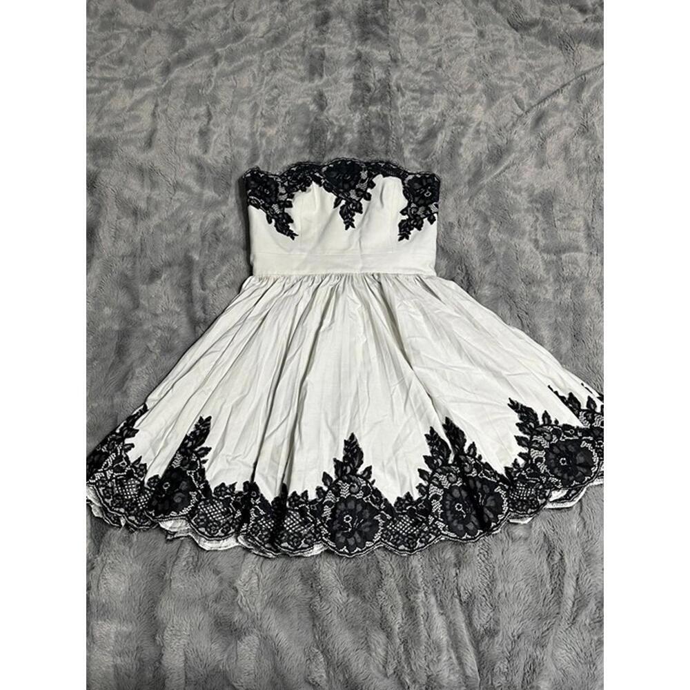 Robert Rodriguez Strapless White Dress with Black Lace Trim – Size 4